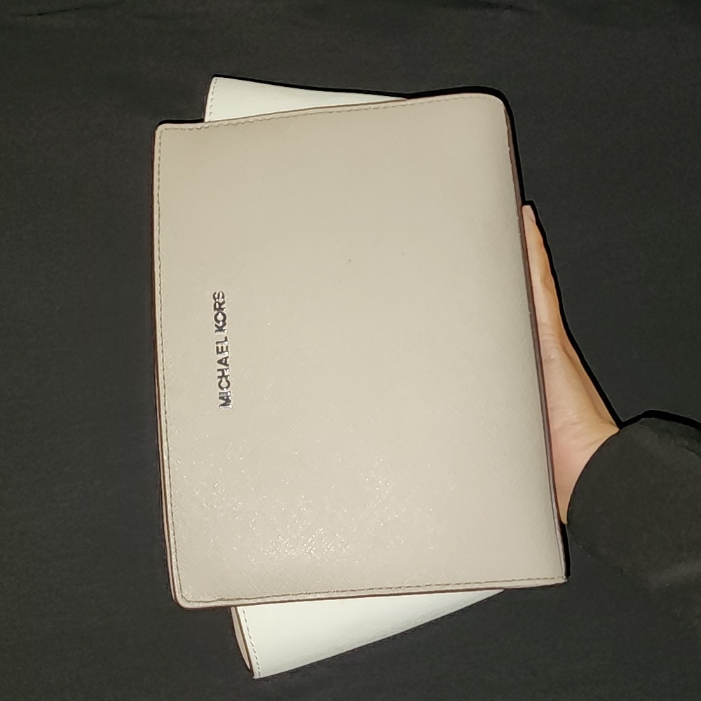 EUC Michael Kors Crossbody bag